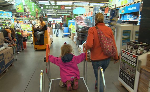 hochbetrieb im baumarkt
