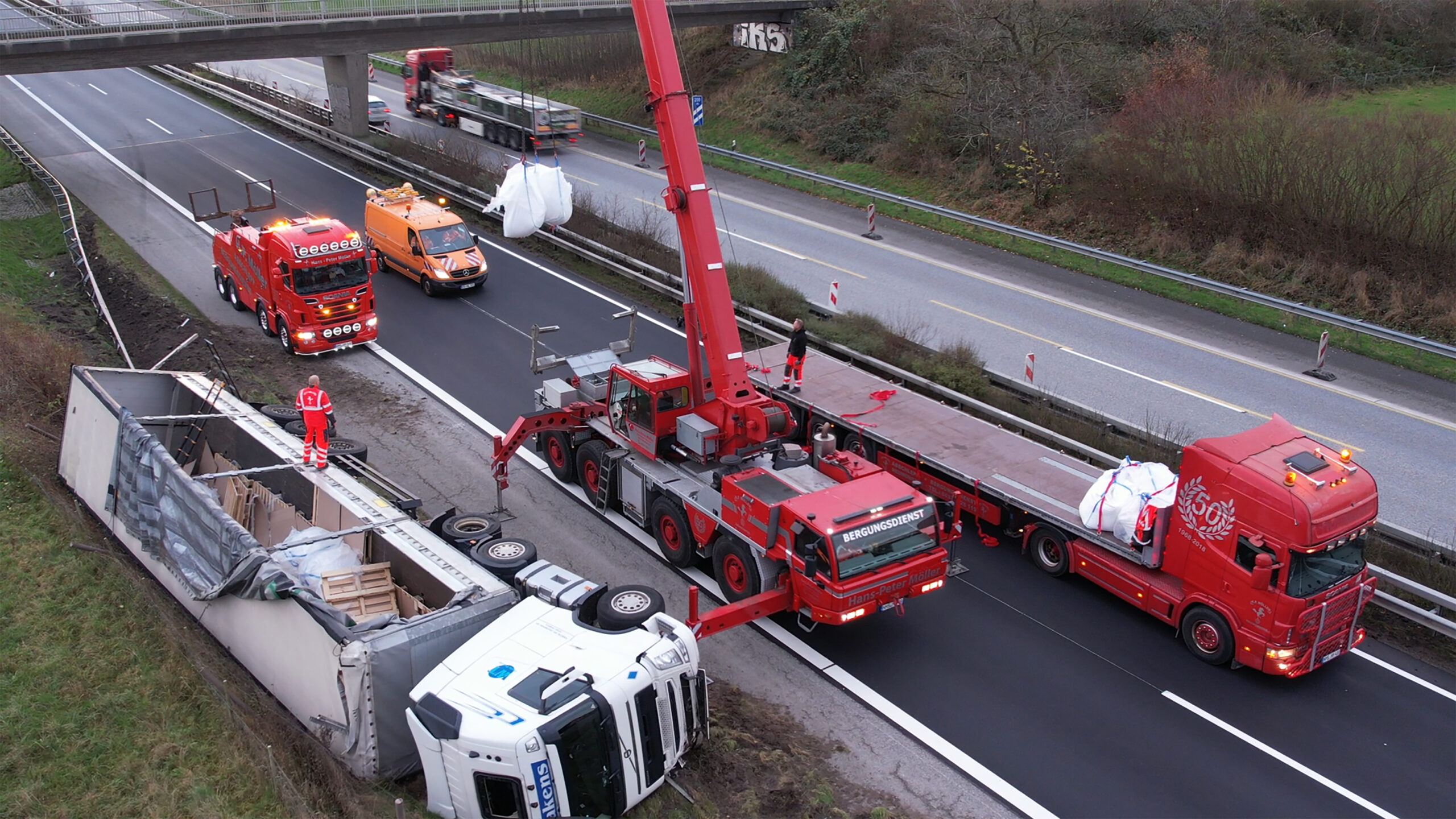 Du betrachtest gerade NDR – <br>Die Nordreportage<br> Abschleppen XXL – Unterwegs mit dem LKW-Bergungsdienst